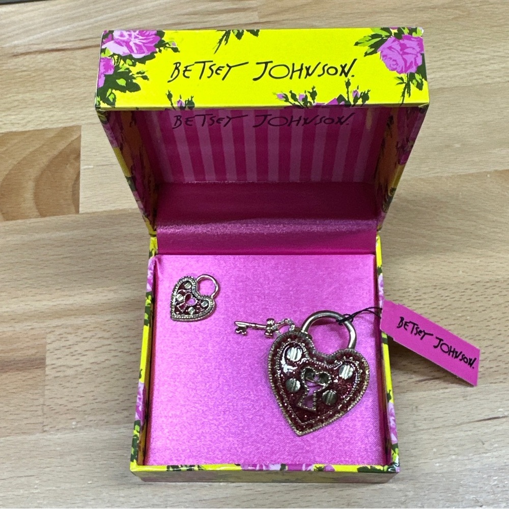 Betsey Johnson Heart Pin Set 2 Lapel Brooch Pink Glitter Love Lock Skeleton Key